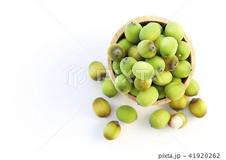 Lotus seeds put in a wooden cup Lotus seeds put in a wooden cup 41920262
