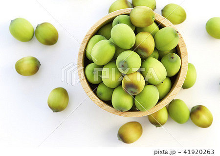 Lotus seeds put in a wooden cup 41920263