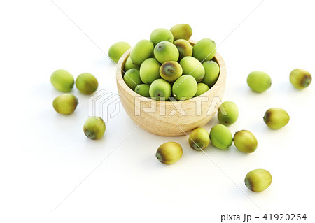 Lotus seeds put in a wooden cup 41920264