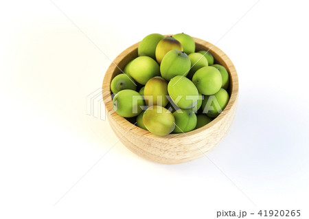 Lotus seeds put in a wooden cup 41920265