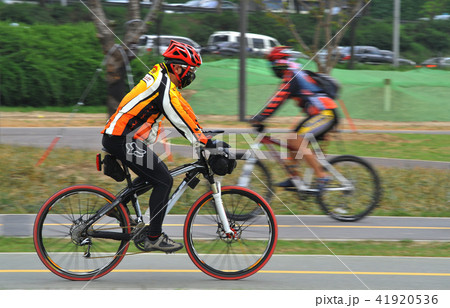 自転車 二輪車 スポーツ 41920536