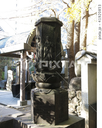 墨田区両国の回向院にある安政大地震横死者の供養塔(六面六地蔵石幢) 墨田区両国の回向院にある安政大地震横死者の供養塔(六面六地蔵石幢) 41920853