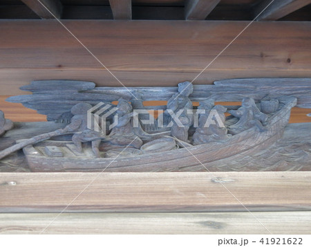 佃住吉神社の水盤舎にある彫刻(佃の渡し・石川島灯台) 佃住吉神社の水盤舎にある彫刻(佃の渡し・石川島灯台) 41921622