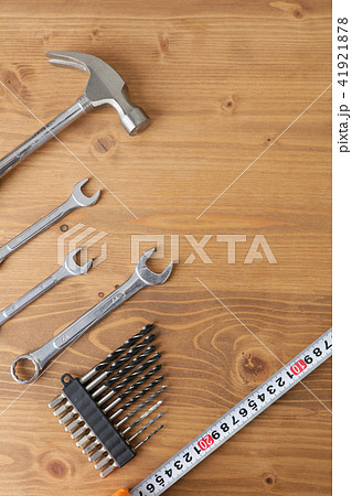DIYの工具ハンマー、スパナ、メジャー DIYの工具ハンマー、スパナ、メジャー 41921878