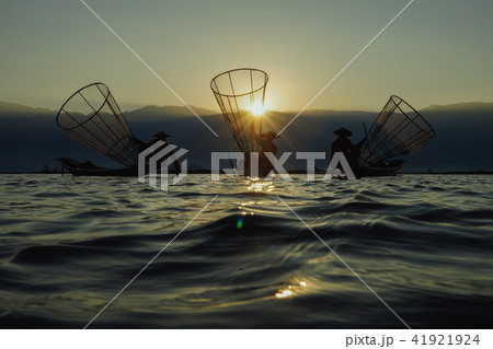 Burmese fishermen on Inle Lake Burmese fishermen on Inle Lake 41921924