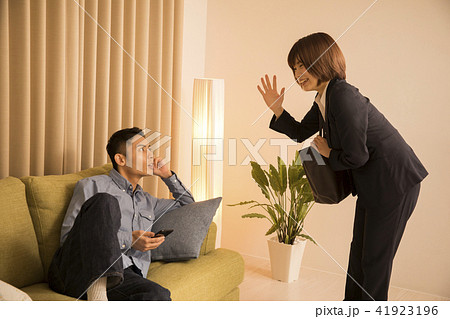 仲良し夫婦・働かない夫 41923196