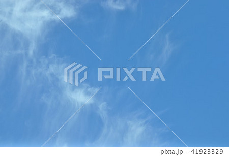 晴天の中に流れる雲 41923329
