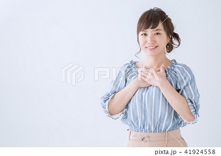 胸がいっぱいの女性 胸がいっぱいの女性 41924558