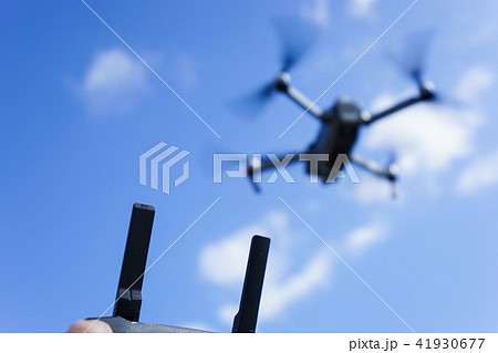 ドローンの操縦 41930677