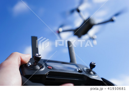 ドローンの操縦 41930681