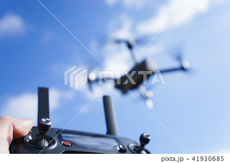 ドローンの操縦 41930685