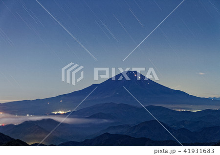 丹沢・塔ノ岳から見る富士山の夜景 丹沢・塔ノ岳から見る富士山の夜景 41931683