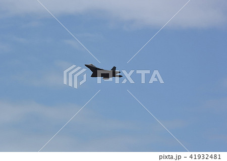 大空を翔る米空軍のステルス戦闘機F-22ラプター 41932481