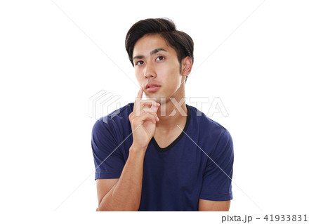 悩む男性 悩む男性 41933831