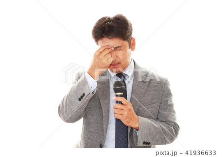 疲れた表情のビジネスマン 41936633