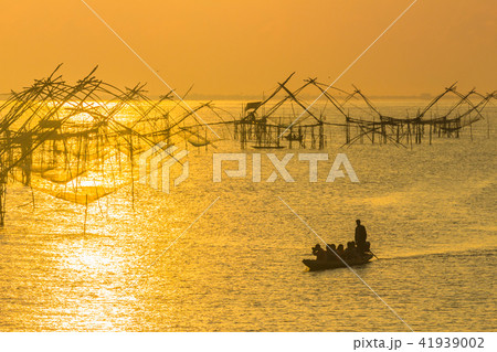 sunshine at fishing trap at Pak Pra in Talay Noi sunshine at fishing trap at Pak Pra in Talay Noi 41939002