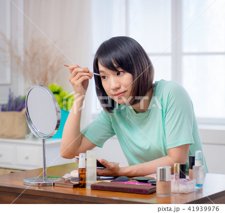 化粧 メイクアップ お化粧 41939976