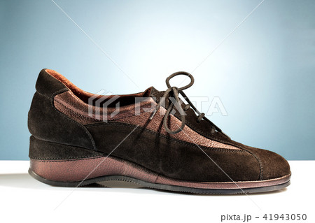 Womenâ€™s brown shoes. 41943050