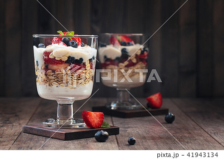Healthy yogurt parfait. 41943134