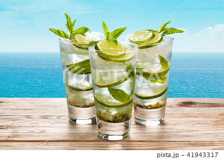 Fresh mojito cocktail. 41943317