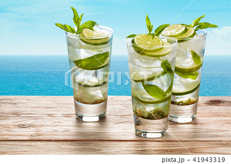 Fresh mojito cocktail. 41943319