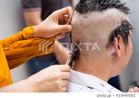 close up shot Buddha monk shave hair on man head 41946082
