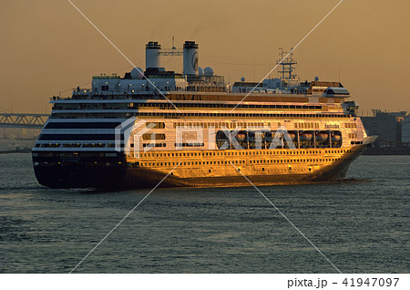 神奈川県横浜市　横浜港　アムステルダム 41947097