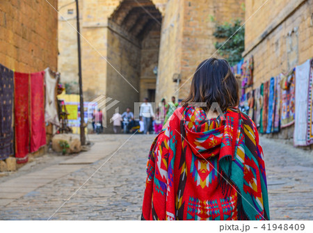 People visit Jaisalmer Fort 41948409