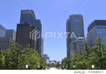 日本の東京都市景観　東京駅や高層ビルなどを望む 41948917