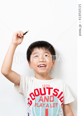 鉛筆を持つ男の子 鉛筆を持つ男の子 41950535
