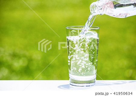 水を注ぐ 41950634