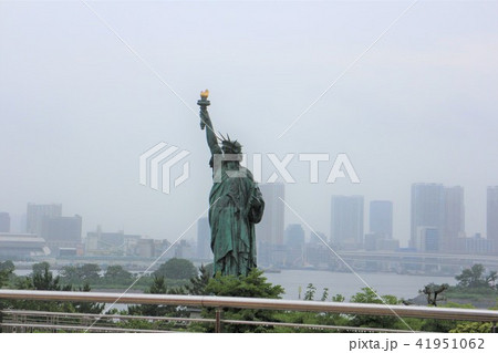 お台場海浜公園の自由の女神像 41951062