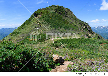 爼嵓から柴安嵓へ向かう登山道から見た柴安嵓 41952891