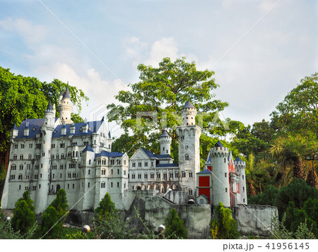 Neuschwanstein castle, Germany Neuschwanstein castle, Germany 41956145