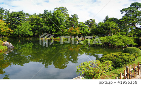金沢　兼六園　霞ヶ池  41956359