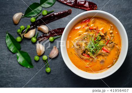 Thai red chili Panang curry with beef 41956407