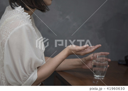 病気 病人 気分が優れない 41960630