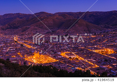 夕暮れのクスコ市街 41964519