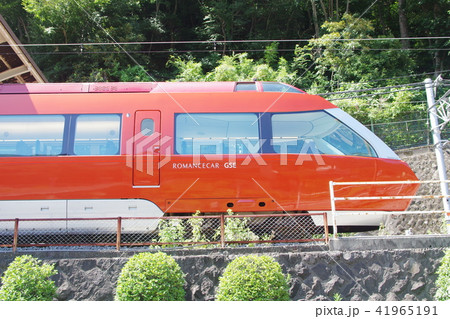 箱根湯本駅に停車するロマンスカーGSE 41965191