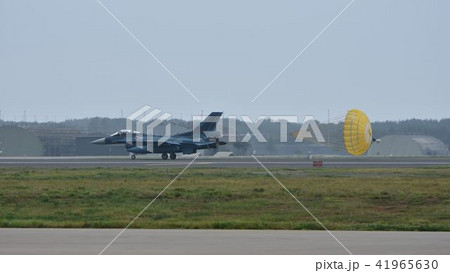 航空自衛隊三沢基地に着陸したF-2戦闘機 41965630