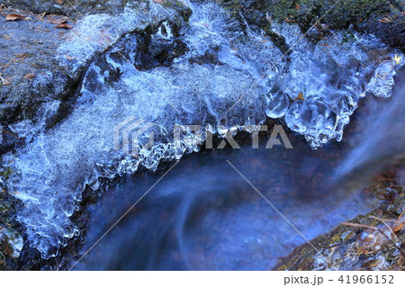青梅の御岳山にある七代の滝(ななよのたき)の滝つぼ付近の氷結 青梅の御岳山にある七代の滝(ななよのたき)の滝つぼ付近の氷結 41966152