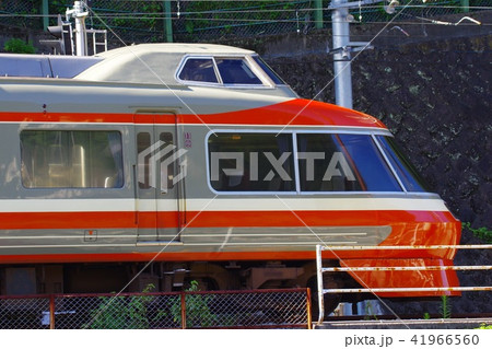 箱根湯本駅に停車するロマンスカーLSE 41966560