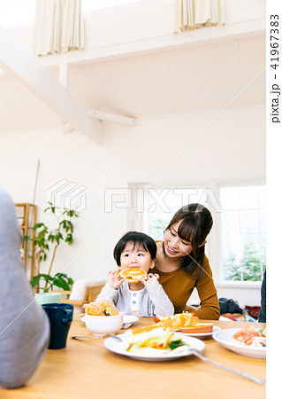 家族 食卓 食事 ごはん 41967383