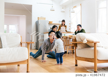 家族 3世代 子育て イクメン 家族 3世代 子育て イクメン 41967472