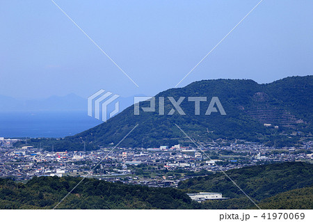 観音寺市の本大付近と三豊市の豊中町を財田町から見る 観音寺市の本大付近と三豊市の豊中町を財田町から見る 41970069