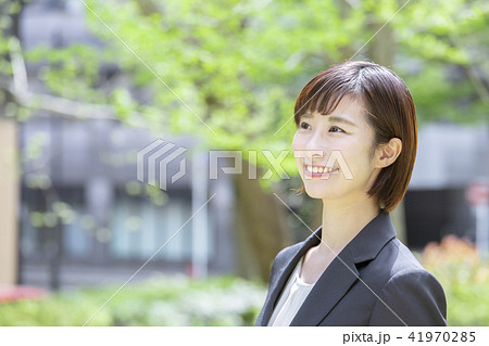 20代　ビジネスウーマン 41970285