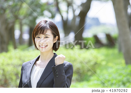 20代　ビジネスウーマン 41970292