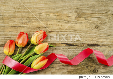Empty wooden background with colorful flowers 41972969
