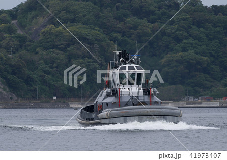 横須賀本港を走る米海軍曳舟YT-805 横須賀本港を走る米海軍曳舟YT-805 41973407