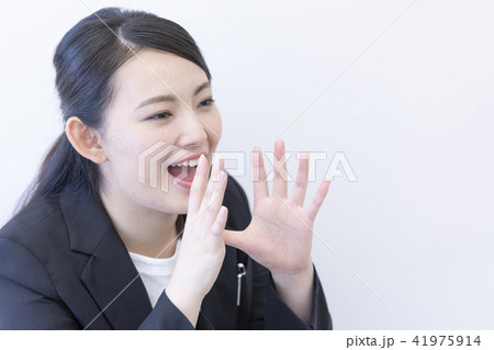 女性 叫ぶ 女性 叫ぶ 41975914